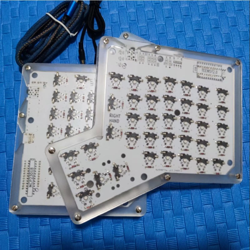Tablet Accessories 3D Print - ชุดคีย์บอร์ดแบบแยกส่วน Ergodox แบบมีสาย รองรับการเปลี่ยนสวิตช์แบบ Hot Swap